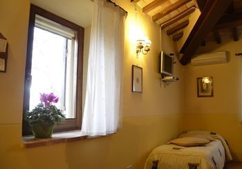 Agriturismo Le Due Torri Torre Quadrano Spello Luaran gambar