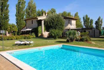 Agriturismo Le Due Torri Torre Quadrano Spello Luaran gambar