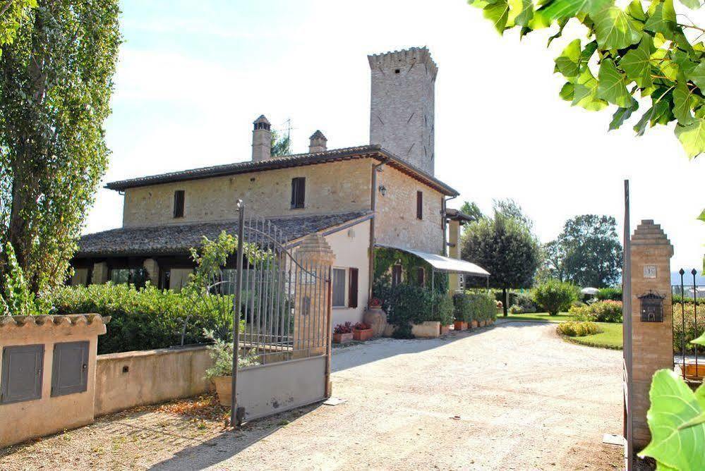 Agriturismo Le Due Torri Torre Quadrano Spello Luaran gambar