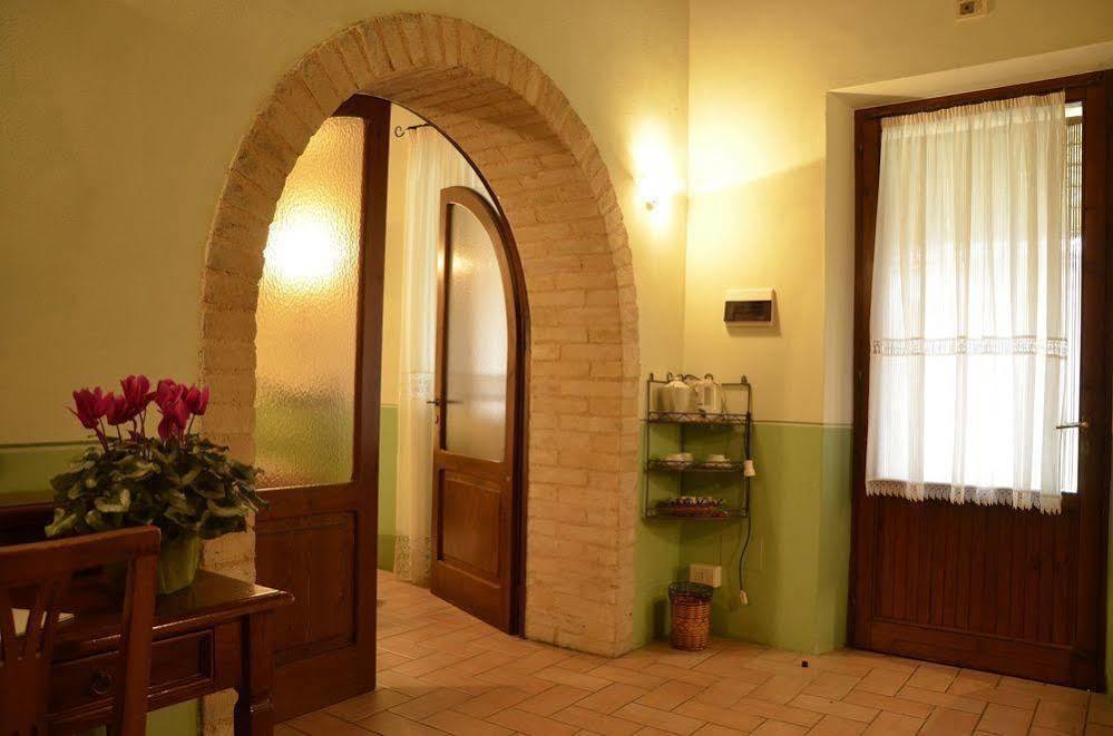 Agriturismo Le Due Torri Torre Quadrano Spello Luaran gambar